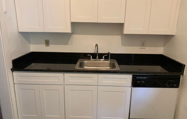 1 bed, 1 bath, 800 sqft, $1,675, Unit 443-8