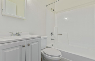 2 beds, 1 bath, 750 sqft, $1,163, Unit 17