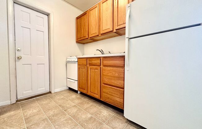 Studio, 1 bath, 308 sqft, $724, Unit 6