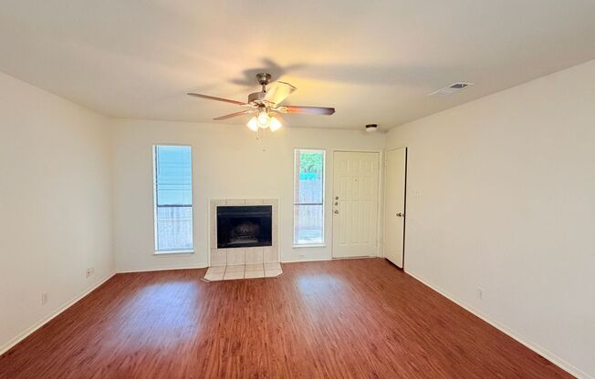 Great, well-maintained single-story duplex tucked away on a quiet cul-de-sac!