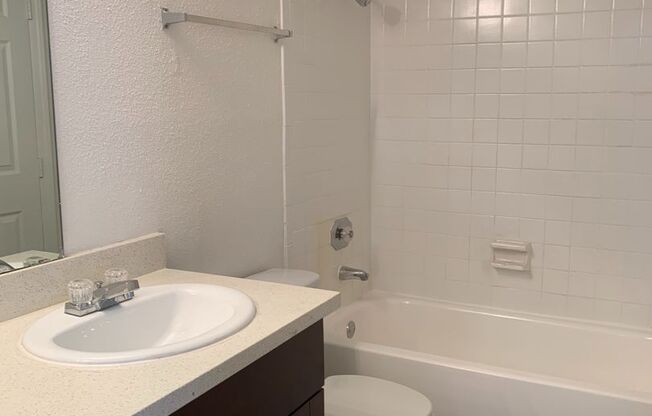 2 beds, 2 baths, 1,038 sqft, $1,125, Unit 3303