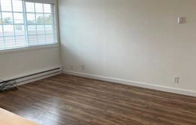 1 bed, 1 bath, 675 sqft, $1,135, Unit P2438