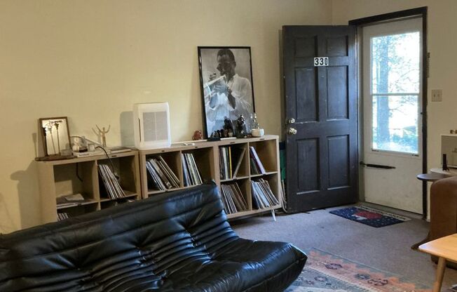 2 bedroom 1 bath duplex is located off Whitehead Rd!