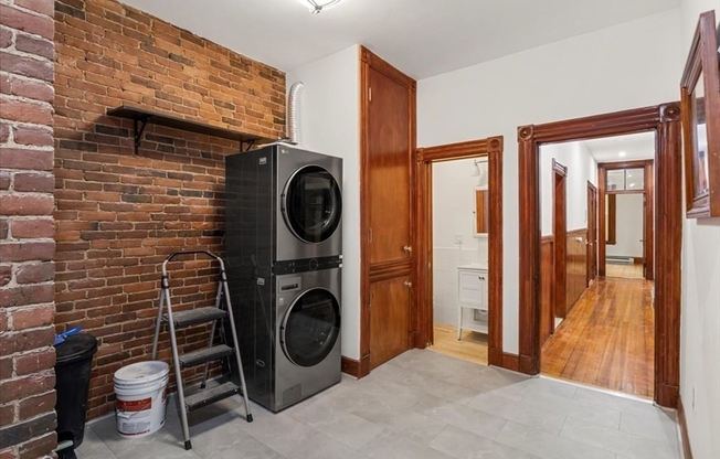 39 KENT ST