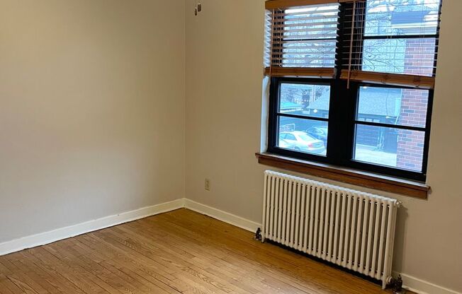 1 bed, 1 bath, $1,250, Unit 14