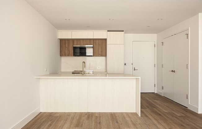 1 bed, 1 bath, $5,870, Unit 1902