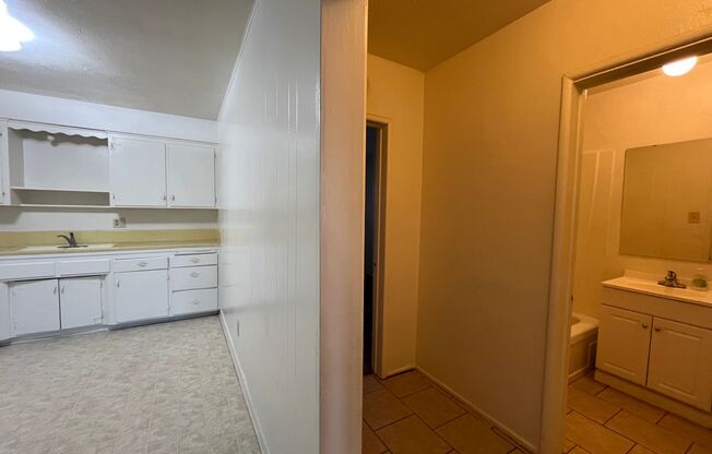 1 bed, 1 bath, 700 sqft, $1,150, Unit 10th St. - 7