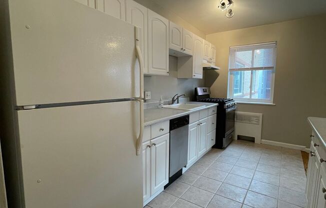 1 bed, 1 bath, $1,295, Unit APARTMENT 305