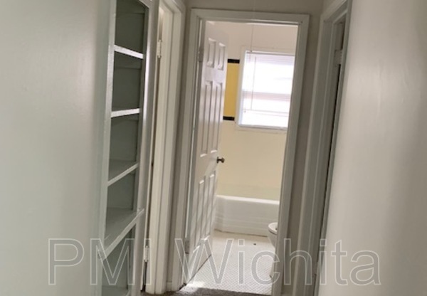 2 beds, 1 bath, 727 sqft, $750