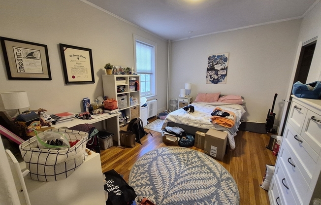 2 beds, 1 bath, 916 sqft, $4,000, Unit 27