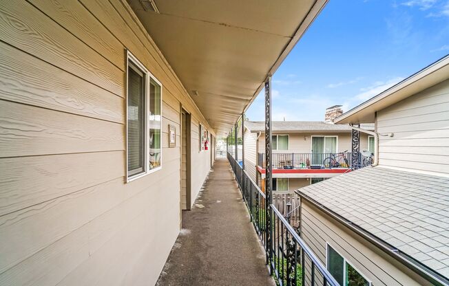 2 beds, 1 bath, 800 sqft, $1,175, Unit 819