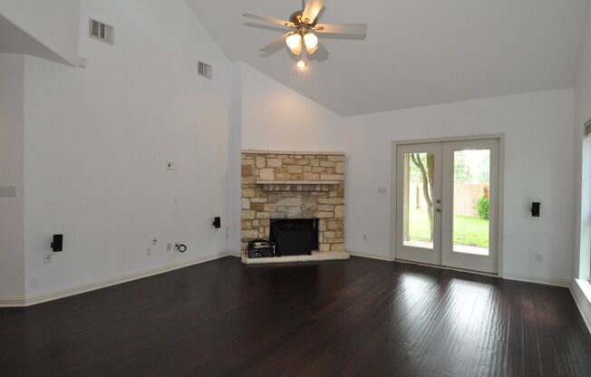 Beautiful Spacious Home FOR LEASE!