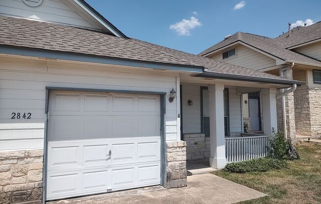 Cute duplex in HOA managed subdivision in Round Rock, close to Dell & 130.