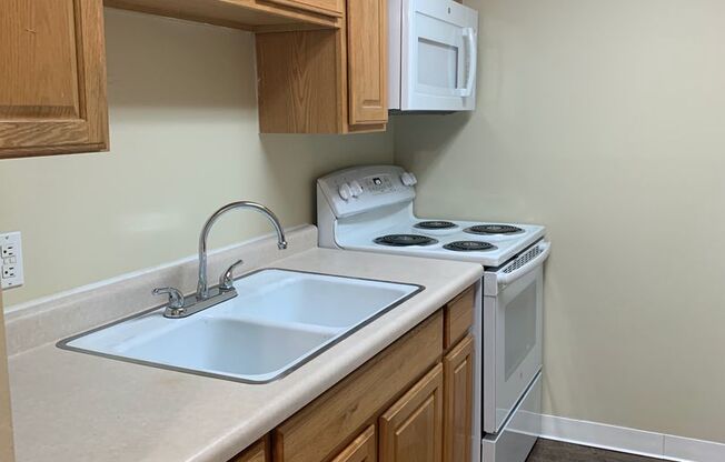 1 bed, 1 bath, 780 sqft, $1,130, Unit 606
