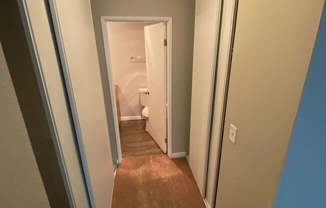 3 Bedroom 2 Bath Remodeled Condo Parking & Pool