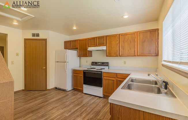 4 beds, 2 baths, 2,000 sqft, $1,840, Unit 930