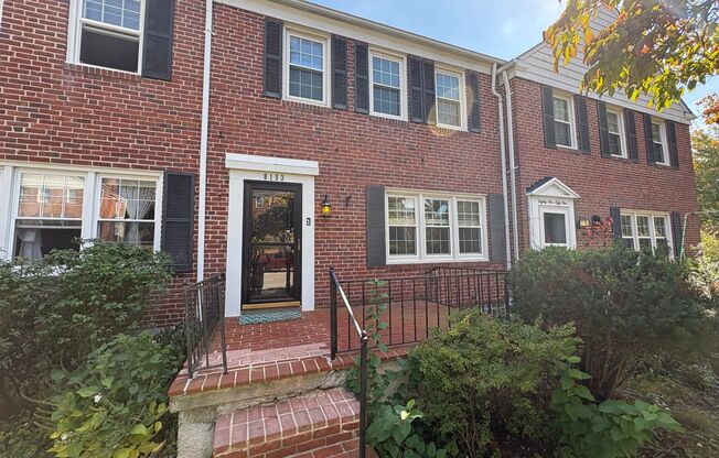 Spacious 3BD/2BA Townhome with Secondary Kitchen in Towson, MD!