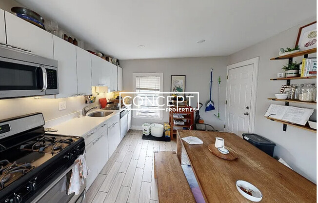 11 PLEASANT ST