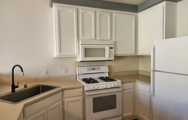 2 beds, 2 baths, $1,500, Unit # 271