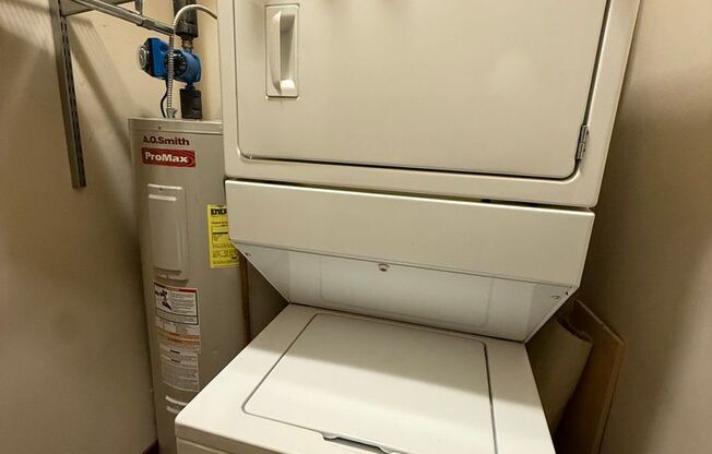 3 beds, 2 baths, $2,949, Unit #707