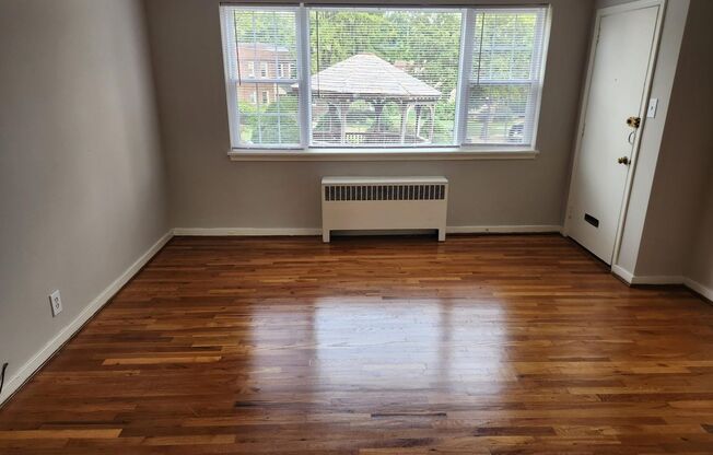 2 beds, 1 bath, 897 sqft, $2,275, Unit A-23
