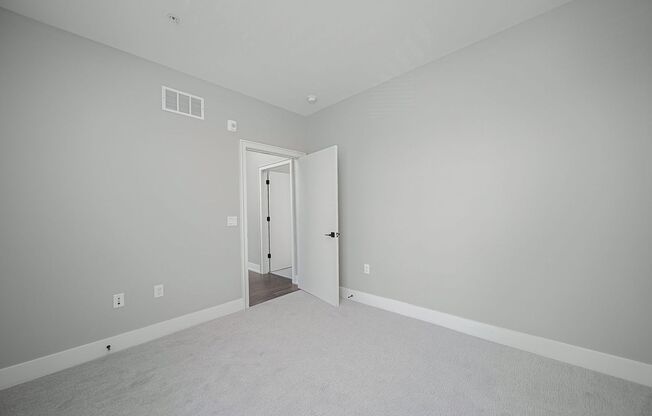 2 beds, 1 bath, 887 sqft, $1,575, Unit 225