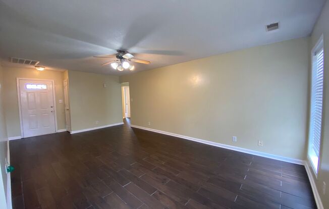 3 beds, 2 baths, $1,400