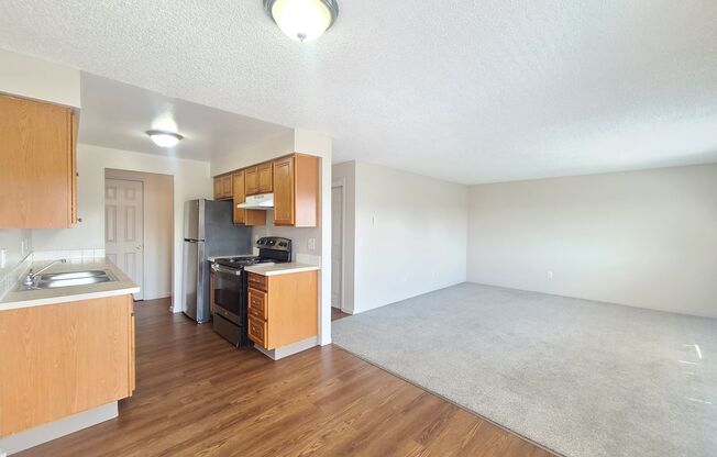 2 beds, 1 bath, $1,095, Unit 303