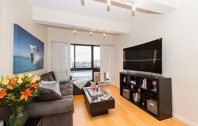 1 bed, 1.5 baths, 651 sqft, $3,700, Unit 603