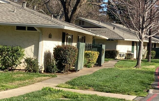 1 bed, 1 bath, 550 sqft, $1,295, Unit 37