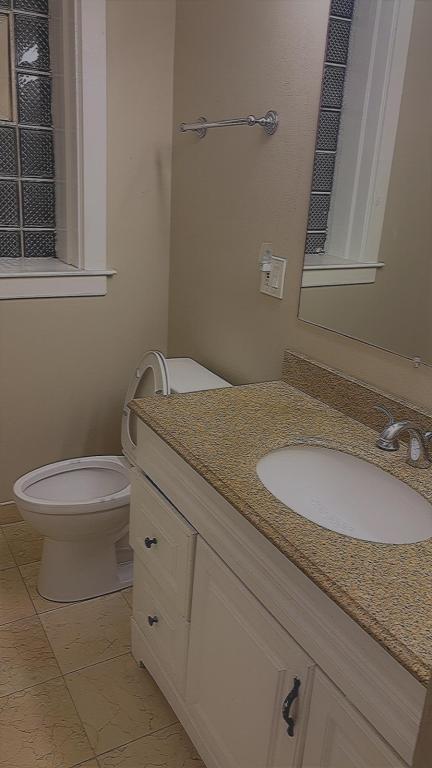 3 beds, 2 baths, 2,000 sqft, $1,750