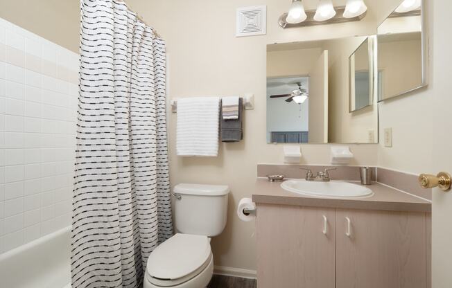 Private bathrooms in bedrooms at Stoneridge Apartments