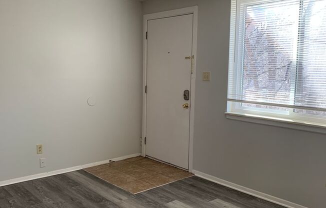 2 beds, 1 bath, 700 sqft, $875, Unit 9131