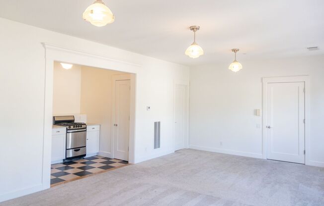 Charming 2BD/1BA Top Floor Apartment! Laundry! Parking! PROGRESSIVE
