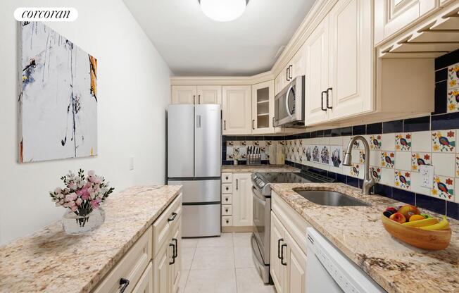 325 E 58 ST
