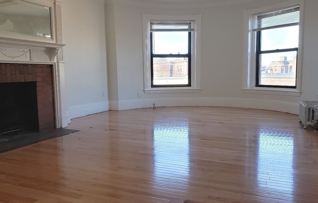 924 Beacon St.