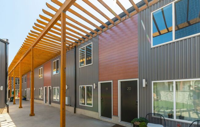 2 beds, 2 baths, 824 sqft, $1,745, Unit 19