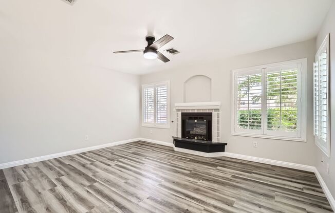 Beautiful and Nicely Remodeled Henderson Townhome!