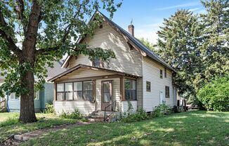 SPACIOUS 4BD/2BA House in Como! Close to U of M & Dinky Town! Avail. 9/1/25