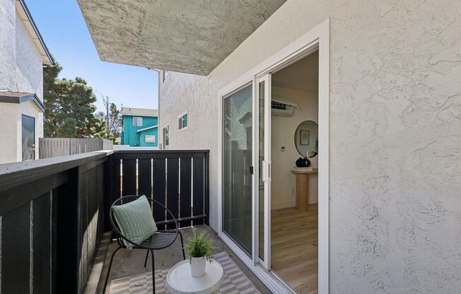 2 beds, 2 baths, 975 sqft, $2,874, Unit 107