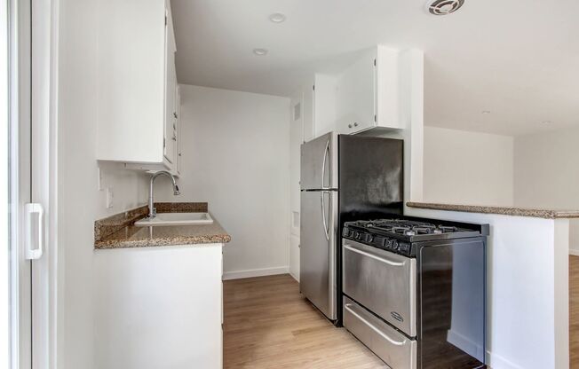 1433 Harvard in Santa Monica,steps to SM Blvd!