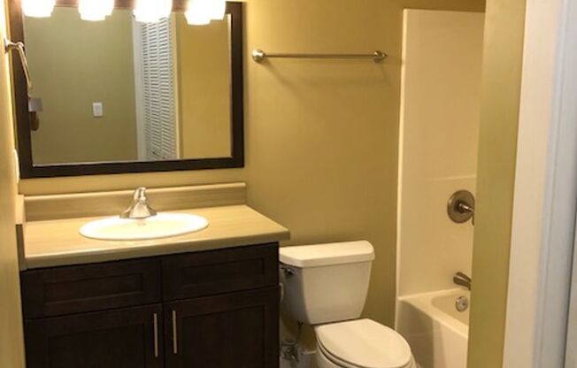 Studio, 1 bath, 575 sqft, $1,220, Unit 378