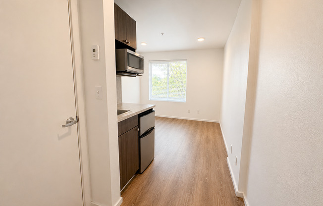 Studio, 1 bath, 190 sqft, $1,435, Unit 429