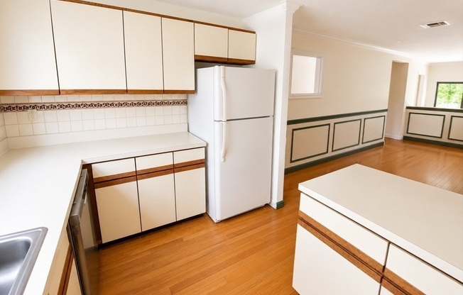 3 beds, 3.5 baths, 1,900 sqft, $4,800, Unit TH-3