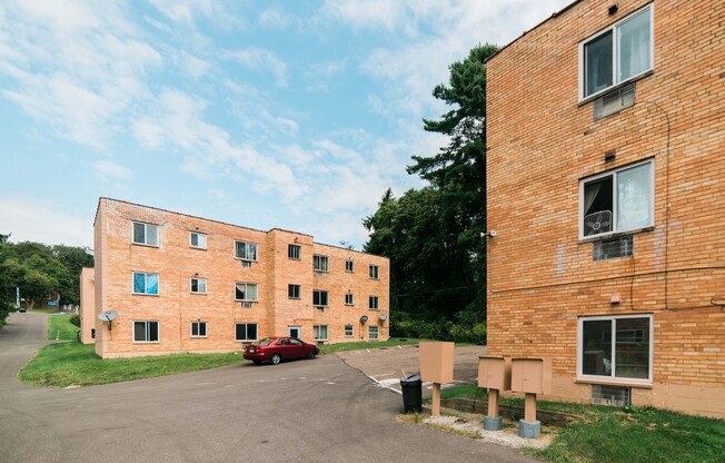 2 beds, 1 bath, 700 sqft, $925, Unit Unit 02B
