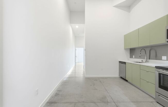 2 beds, 1 bath, 695 sqft, $2,495, Unit 616