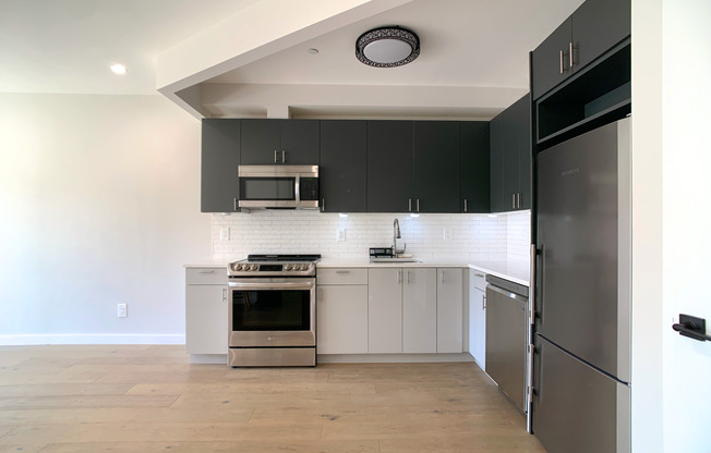 1390 PUTNAM AVE