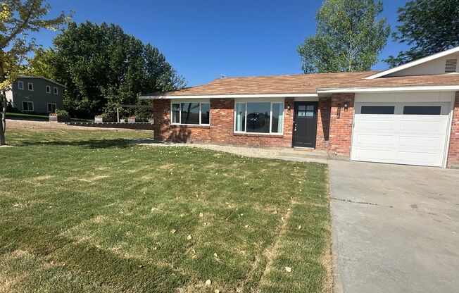 Style and Class....2 Bedroom, 1 bath , 1 Car Garage....Meets Open Air and Outside Space