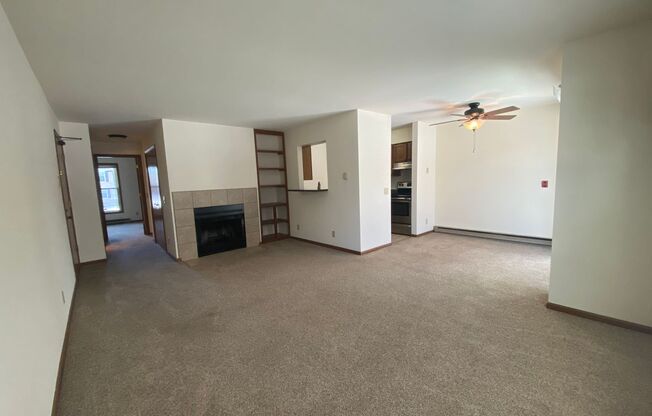 2 beds, 2 baths, 950 sqft, $1,750, Unit 7657CA