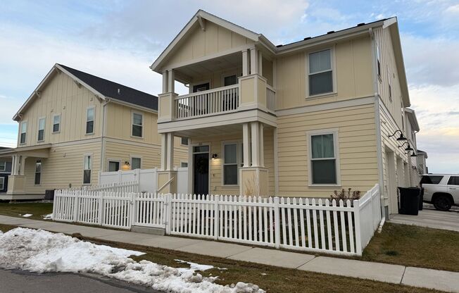 Modern 2-Bedroom Home in Quiet New Neighborhood – Fully Furnished, Pet-Friendly, Garage & More!